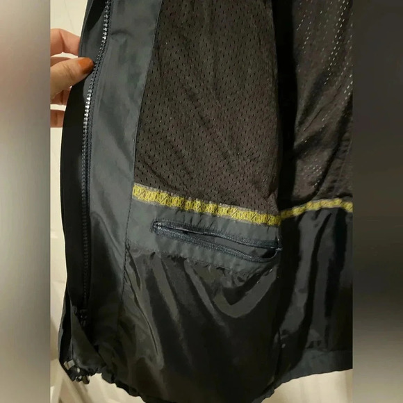 VAUDE cycling jacket size xl - Picture 3 of 16